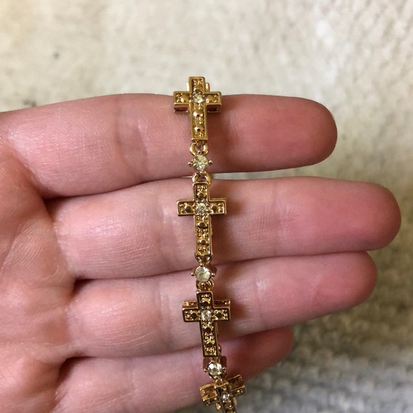 Sparkling cross tennis bracelet gold colored - Picture 3 of 3